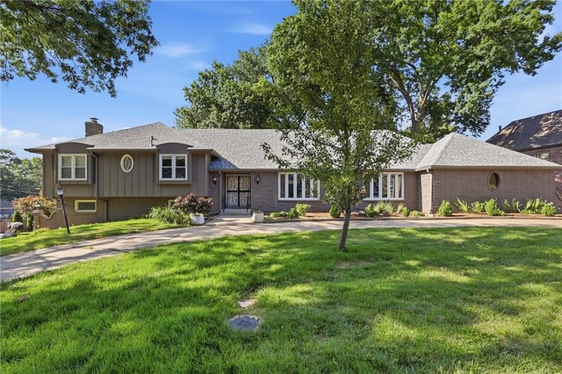 1110 113th St, Kansas City, MO 64114