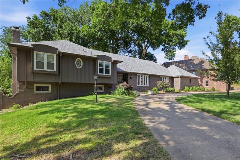 1110 113th St, Kansas City, MO 64114