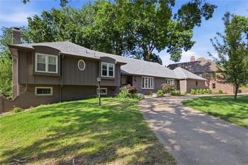 1110 W 113th St, Kansas City, MO 64114