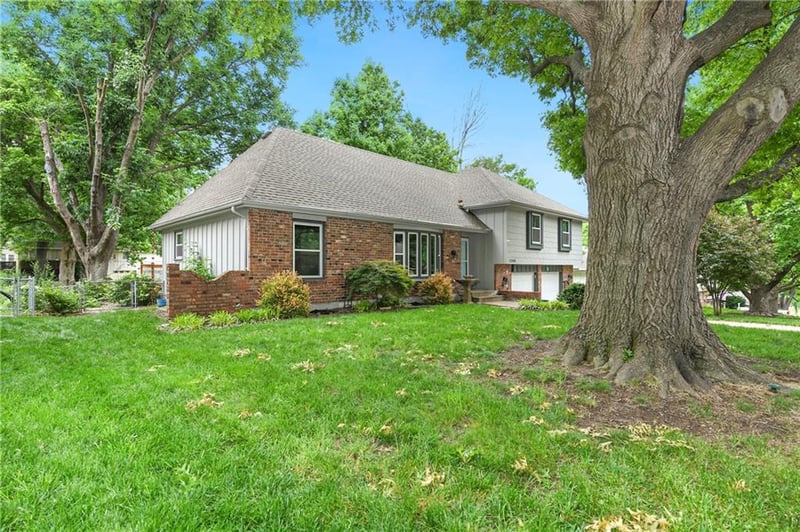 12000 62nd St, Kansas City, MO 64133