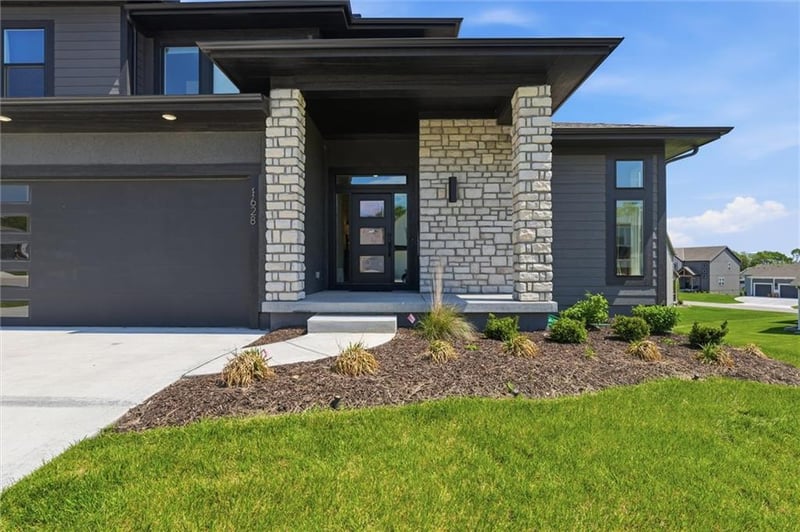 1628 Arborway Ter, Lee's Summit, MO 64082