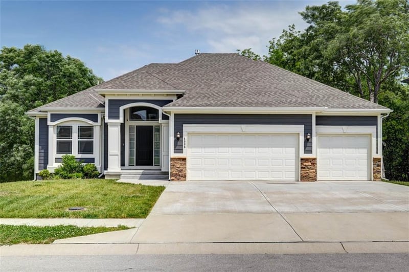 4906 NE 105th St, Kansas City, MO 64156
