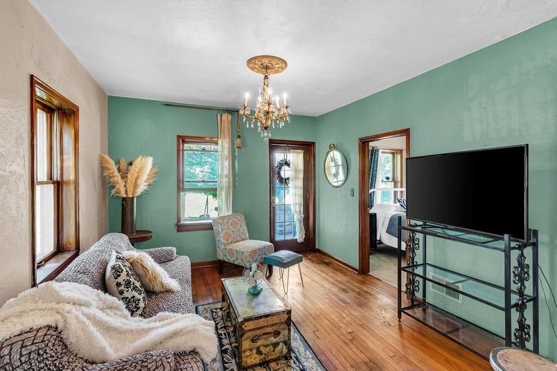 10508 Kentucky Ave, Sugar Creek, MO 64054