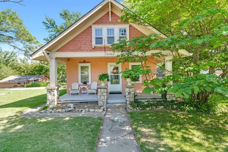 10508 Kentucky Ave, Sugar Creek, MO 64054