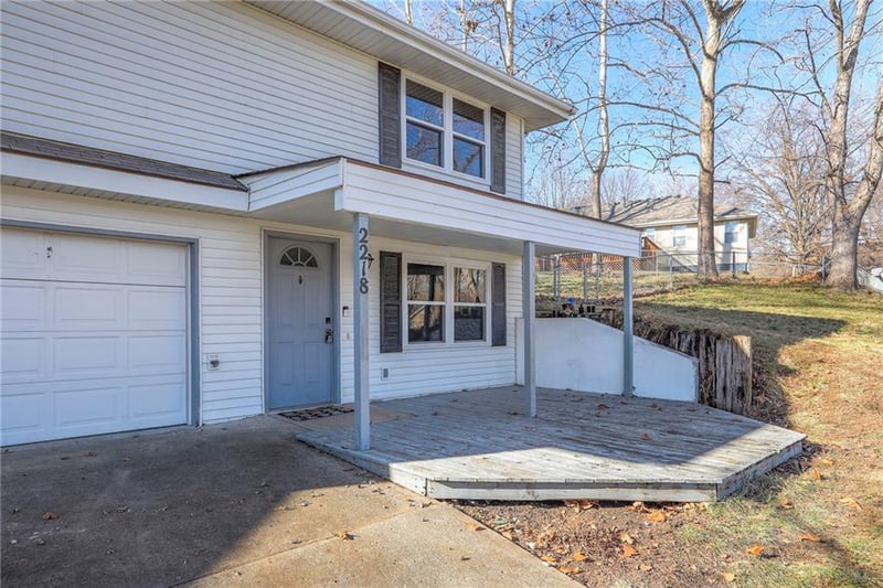 2218 Liberty Landing Rd, Liberty, MO 64068
