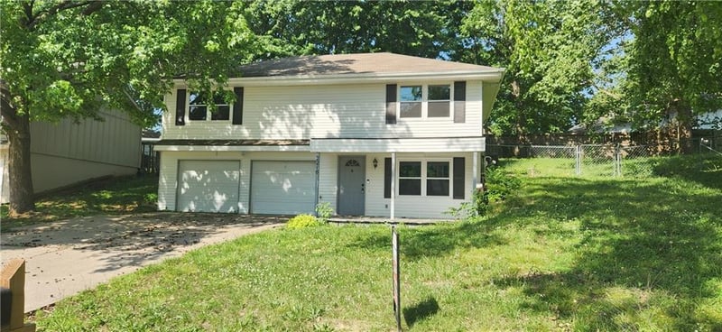 2218 Liberty Landing Rd, Liberty, MO 64068