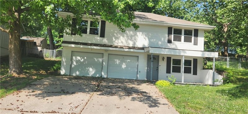 2218 Liberty Landing Rd, Liberty, MO 64068
