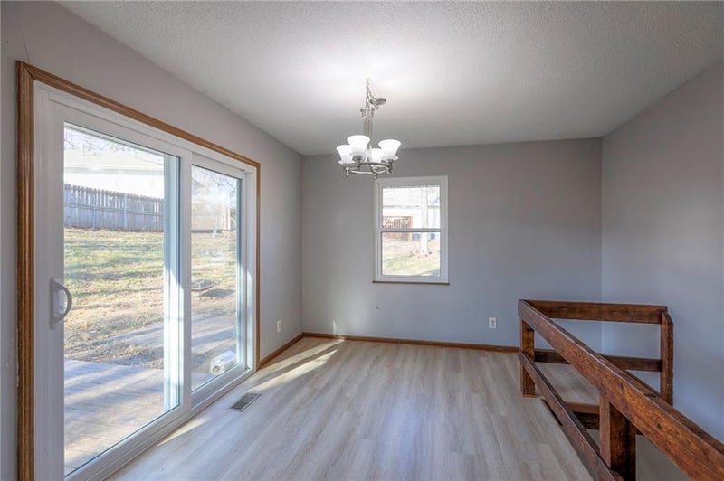 2218 Liberty Landing Rd, Liberty, MO 64068