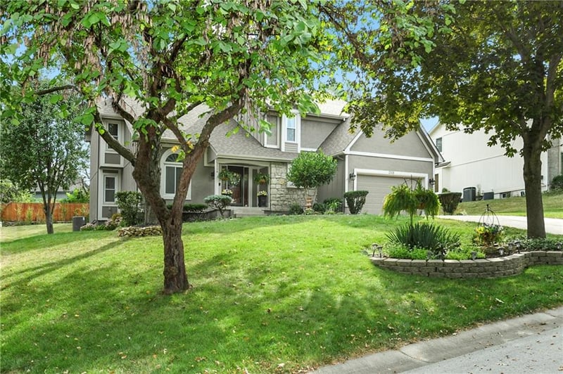 2508 NW Bent Tree Cir, Lee's Summit, MO 64081