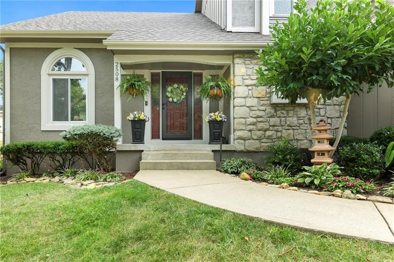 2508 NW Bent Tree Cir, Lee's Summit, MO 64081