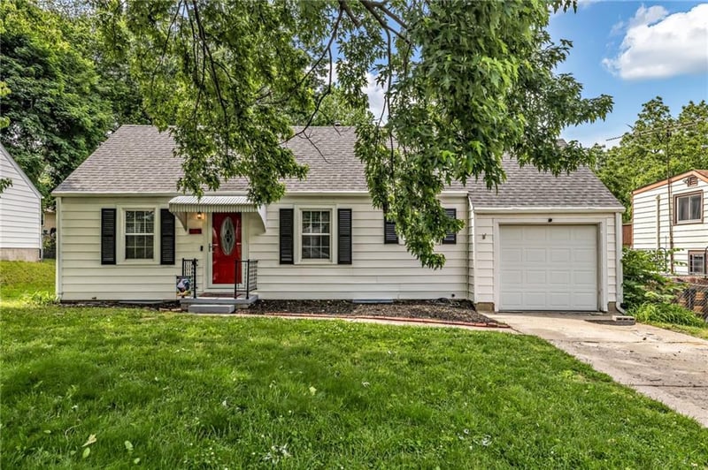 515 Greenfield Rd, Kansas City, MO 64116