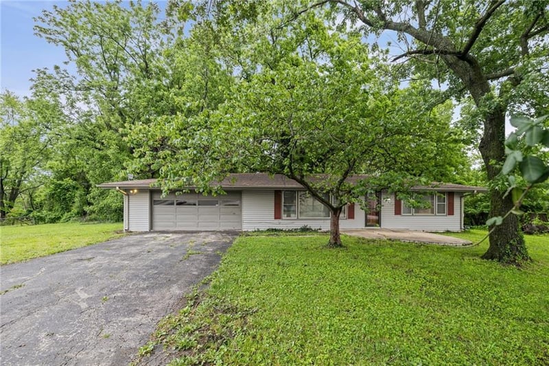 11517 Greenwood St, Kansas City, MO 64134