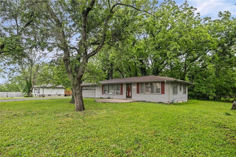 11517 Greenwood St, Kansas City, MO 64134