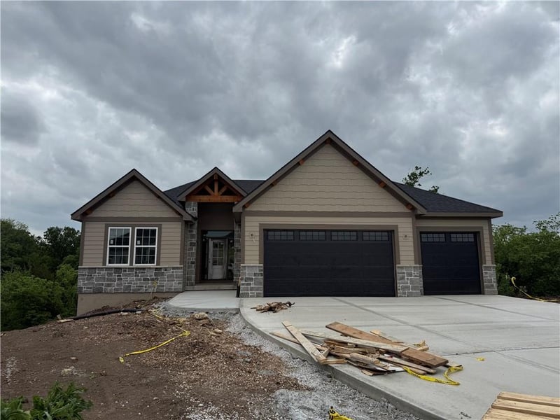 31517 86th Ct, De Soto, KS 66018