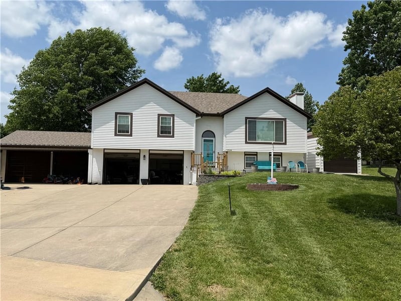 15144 Knight Rd, Basehor, KS 66007