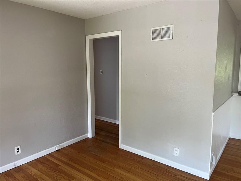 4208 N Brighton Ave, Kansas City, MO 64117