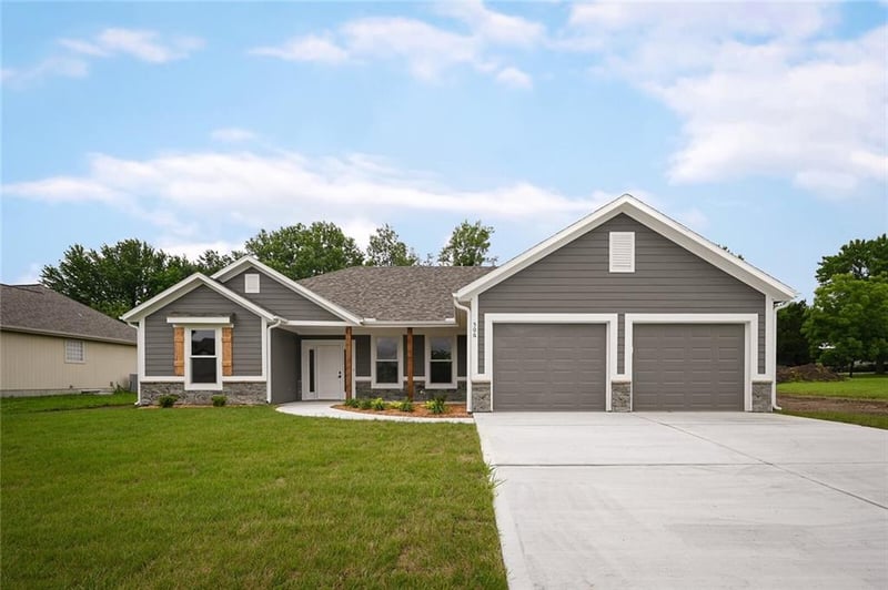 207 Constitution N/A, East Lynne, MO 64743
