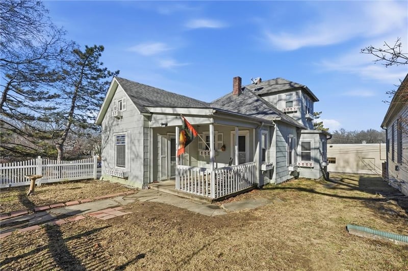 414 Pine St, Leavenworth, KS 66048