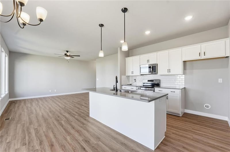27017 Dogwood Ln, Lee's Summit, MO 64086