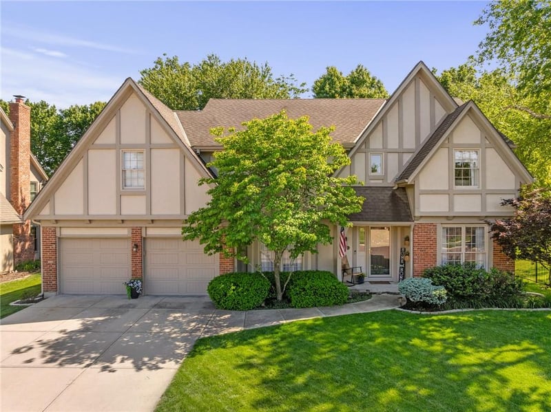9613 123rd St, Overland Park, KS 66213