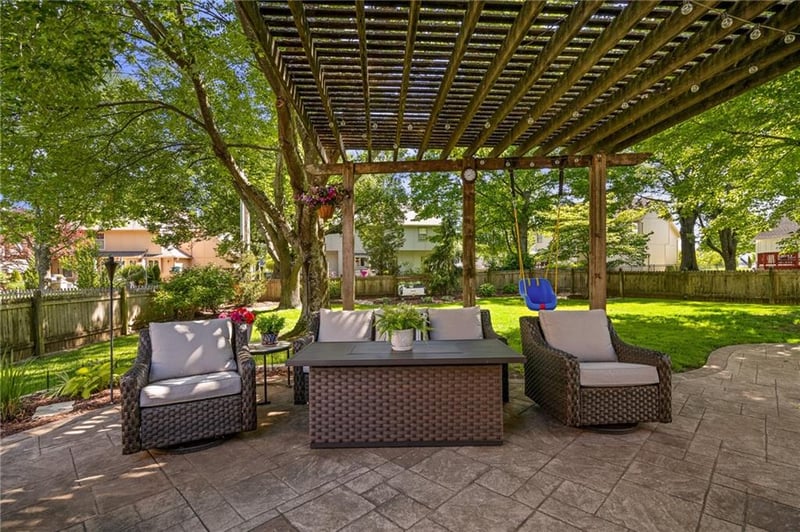 9613 123rd St, Overland Park, KS 66213