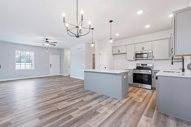 12423 Redwood St, Lee's Summit, MO 64086