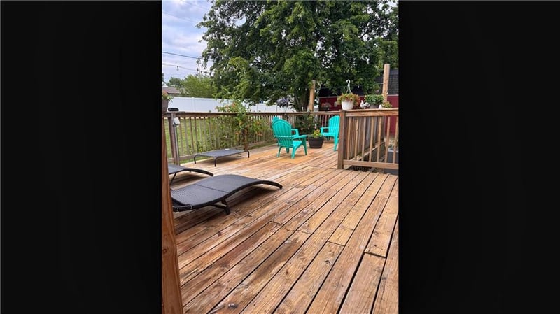 105 Village Ter, Tonganoxie, KS 66086
