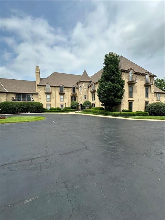 7223 Mission Rd #103, Prairie Village, KS 66208