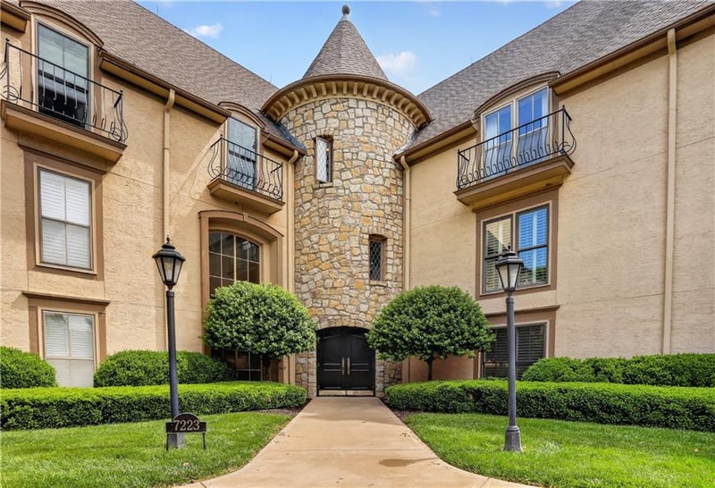 7223 Mission Rd #103, Prairie Village, KS 66208