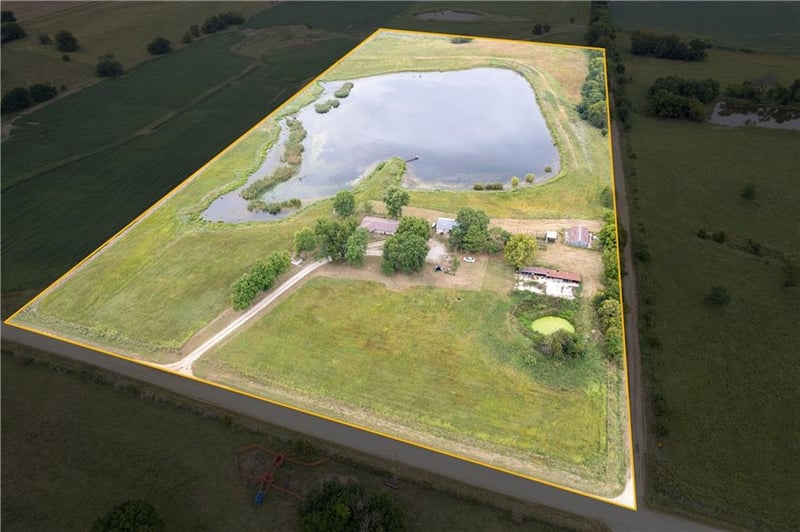 1698 9000 Rd, Oswego, KS 67356