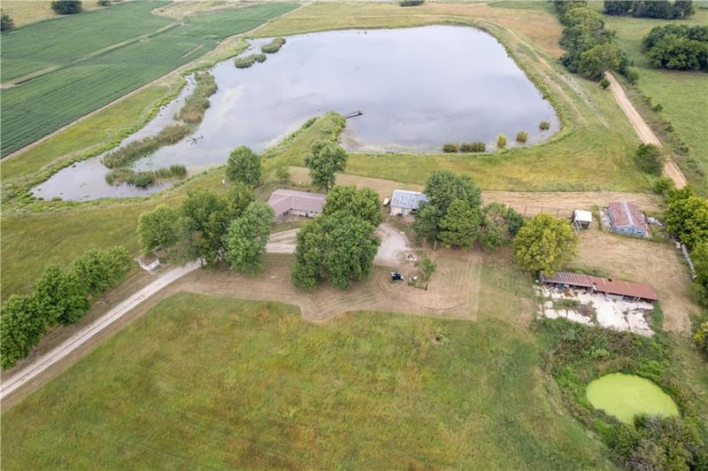 1698 9000 Rd, Oswego, KS 67356