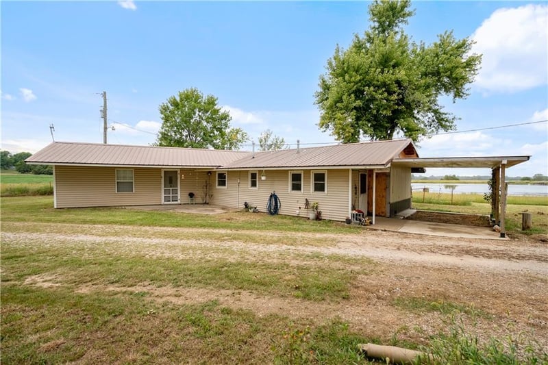 1698 9000 Rd, Oswego, KS 67356