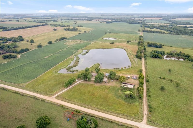 1698 9000 Rd, Oswego, KS 67356