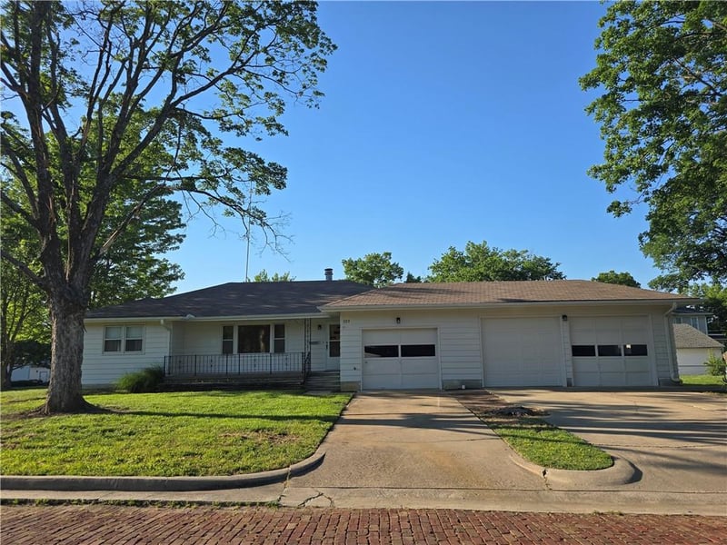 223 W 9th St, Fort Scott, KS 66701