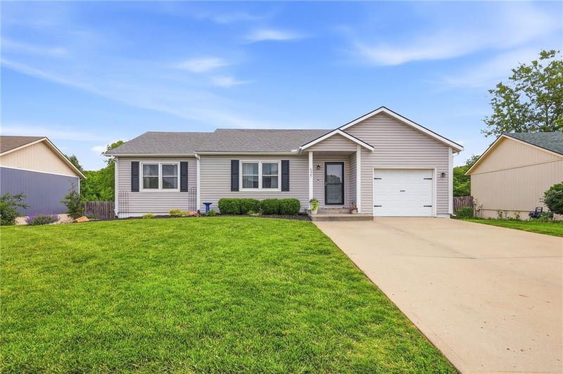 521 Mulberry St, Gardner, KS 66030