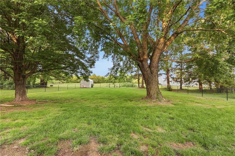703 NE 102 P Rd, Clinton, MO 64735