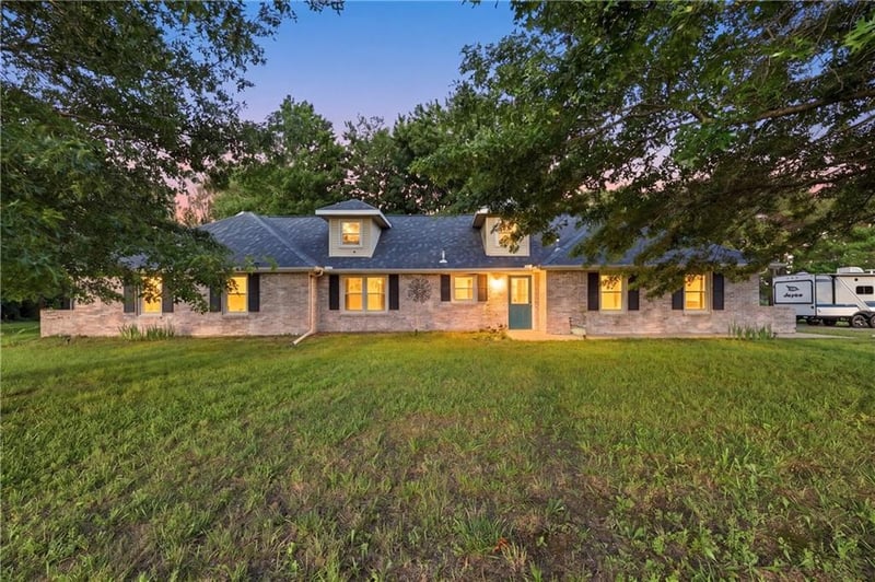 703 NE 102 P Rd, Clinton, MO 64735