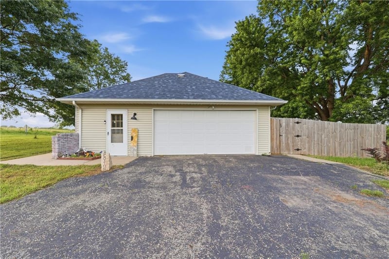 703 NE 102 P Rd, Clinton, MO 64735