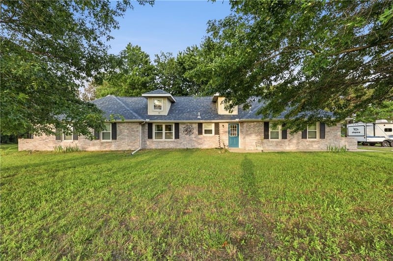 703 NE 102 P Rd, Clinton, MO 64735