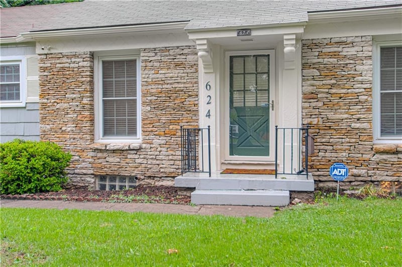 624 97th St, Kansas City, MO 64131