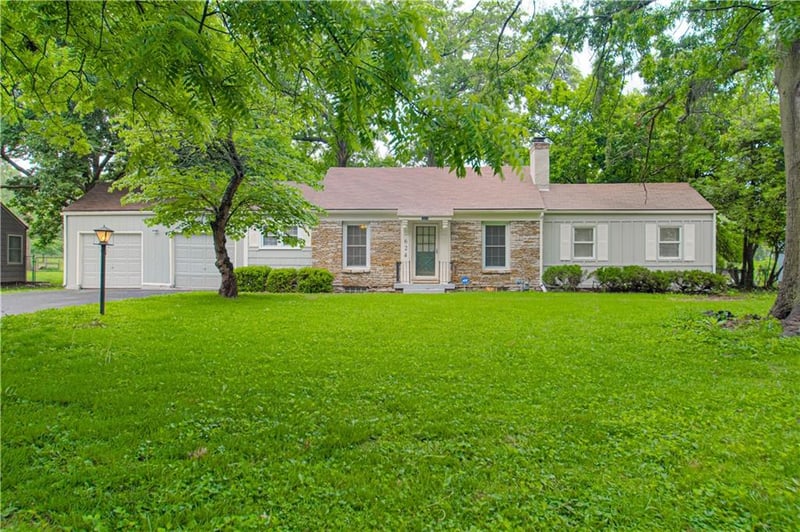 624 97th St, Kansas City, MO 64131