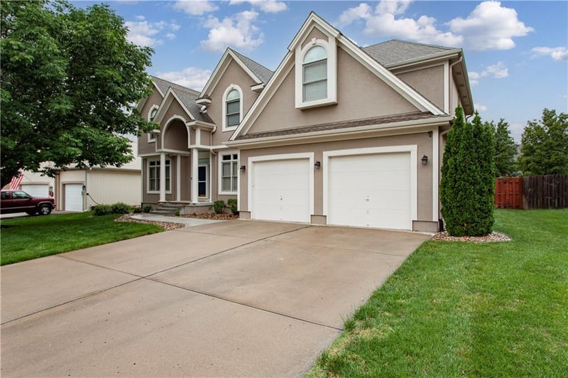 3836 Boulder Dr, Lee's Summit, MO 64082
