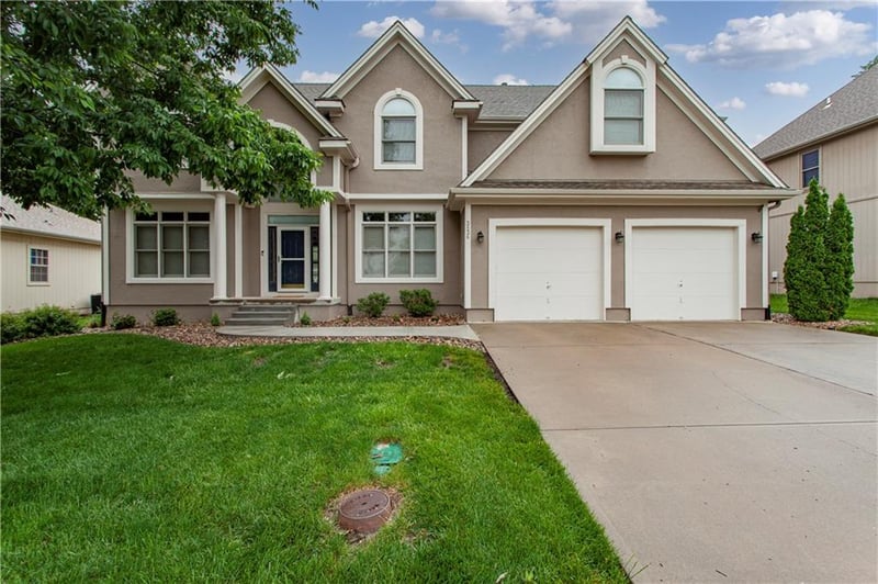 3836 Boulder Dr, Lee's Summit, MO 64082
