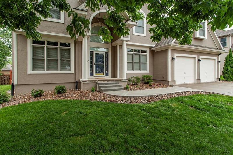 3836 Boulder Dr, Lee's Summit, MO 64082