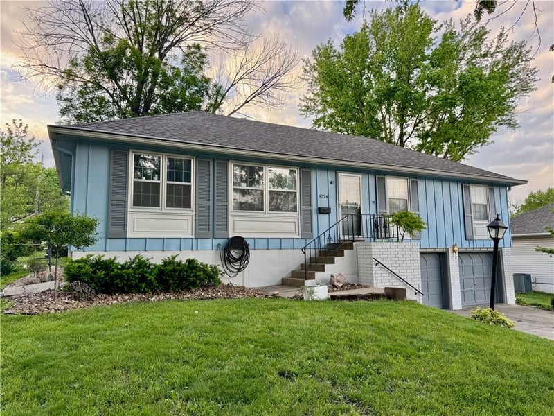 4024 Surrey Ln, Independence, MO 64055