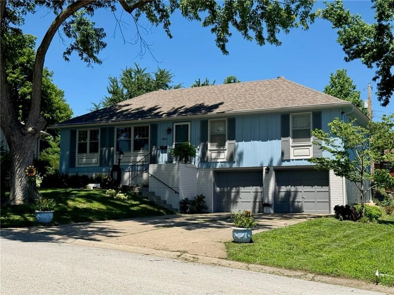 4024 Surrey Ln, Independence, MO 64055