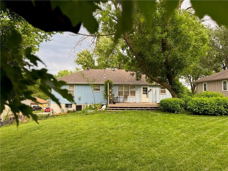 4024 Surrey Ln, Independence, MO 64055