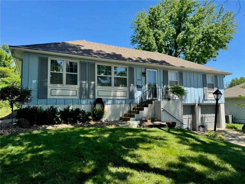 4024 Surrey Ln, Independence, MO 64055