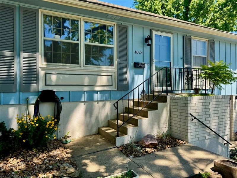 4024 Surrey Ln, Independence, MO 64055