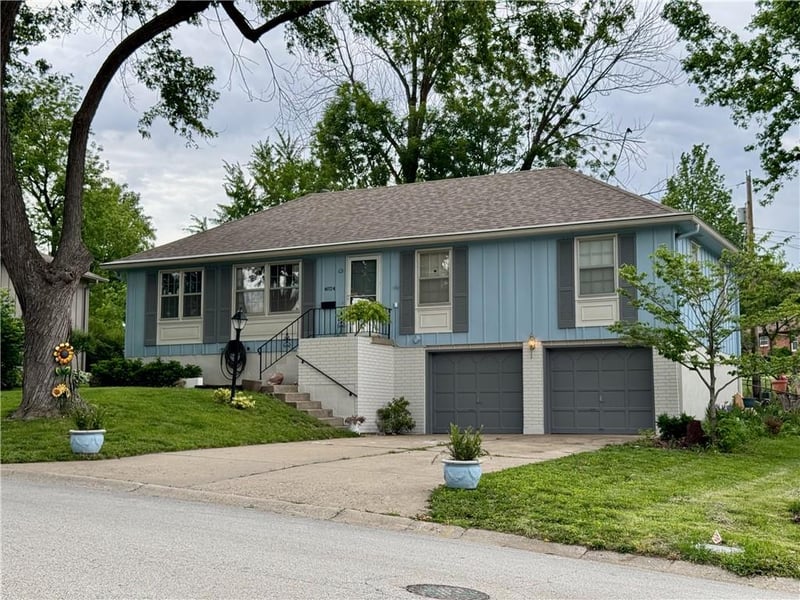 4024 Surrey Ln, Independence, MO 64055